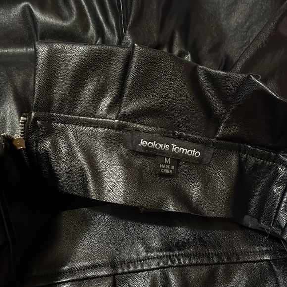 Peplum pleather mini skirt - Picture 3 of 3